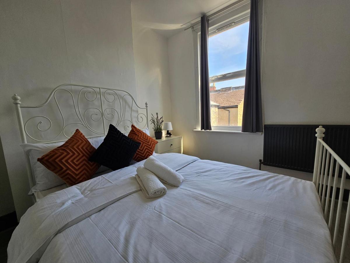 Family Near Queen Mary College * London